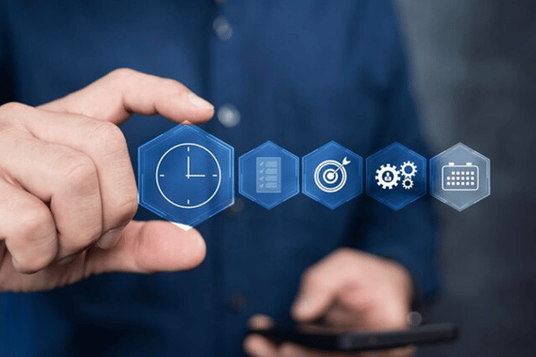 Optimisation de performance opérationnelle grâce à l'amélioration continue, à l'automatisation et aux outils IA